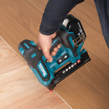Makita Grapadora a batería DST630Z, 18 voltios, Engrapadora eléctrica azul/Negro