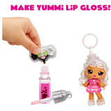 MGA Entertainment Yummiland Lip Gloss Doll Sour Sweeties - Misty Cakes, Muñecos Minifigura, Femenino, 4 año(s), Niño/niña, Multicolor