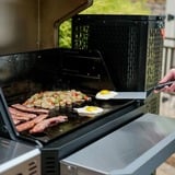 Masterbuilt Parrilla de carbón + Ahumador Gravity 800 negro