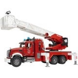 bruder MACK Granite fire engine with water pump vehículo de juguete, Automóvil de construcción rojo/blanco, 4 año(s), ABS sintéticos, Rojo, Blanco