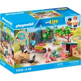 PLAYMOBIL City Life Pequeña granja de pollos en el jardín de Tiny Haus, Juegos de construcción 