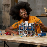 LEGO Iconos Stranger Things: La Casa Creel, Juegos de construcción 
