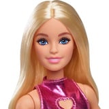 Mattel Barbie Fashionista Muñeca con vestido metálico rosa con recorte en forma de corazón, Muñecos 