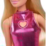 Mattel Barbie Fashionista Muñeca con vestido metálico rosa con recorte en forma de corazón, Muñecos 