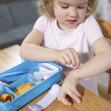 Spin Master MELISSA & DOUG - Set de Juego Botiquín de Primeros Auxilios de Juguete, 16 Piezas con 6 Heridas Mágicas Reutilizables - 6074904 - Juguetes Niños 3 años + - Regalo Niño 3 años +, Juego de rol MELISSA & DOUG - Set de Juego Botiquín de Primeros Auxilios de Juguete, 16 Piezas con 6 Heridas Mágicas Reutilizables - 6074904 - Juguetes Niños 3 años + - Regalo Niño 3 años +