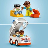 LEGO Ambulancia y Conductor, Juegos de construcción Juego de construcción, 2 año(s), Plástico, 19 pieza(s), 417 g