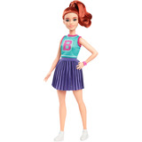 Mattel Muñeca Barbie Fashionista con top de jersey y falda plisada, Muñecos 