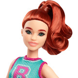 Mattel Muñeca Barbie Fashionista con top de jersey y falda plisada, Muñecos 