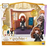 Spin Master HARRY POTTER -WIZARDING WORLD- HARRY POTTER MAGICAL MINIS - Set Aula de Encantamientos con 1 muñeca Hermione Granger Exclusiva 8 cm y 3 Accesorios - 6061846 - Juguetes Niños 5 Años +, Muñecos Wizarding World HARRY POTTER - - HARRY POTTER MAGICAL MINIS - Set Aula de Encantamientos con 1 muñeca Hermione Granger Exclusiva 8 cm y 3 Accesorios - 6061846 - Juguetes Niños 5 Años +, Acción / Aventura, 5 año(s), Multicolor