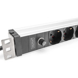 Digitus Regleta de enchufes de 19" con perfil de aluminio, 8 salidas italianas, 1U rojo/Aluminio