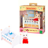 EPOCH Sylvanian Families - Bebé conejo de chocolate con cuna, Juegos de construcción 