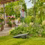 GARDENA Caja de manguera Undercover RollUp M, 20 metros, Soporte para manguera negro/Turquesa