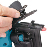Makita Clavadora de cabeza aplastada a batería DBN501Z, 18 Voltios, Nagler azul/Negro