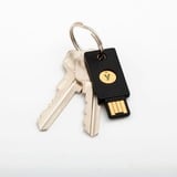 Yubico YubiKey 5 NFC, Llave de seguridad negro/Dorado