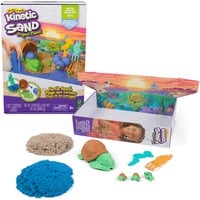 Spin Master Kinetic Sand, Project Planet Playa de las tortugas con 396 g de arena de juego, herramientas y moldes, materiales respetuosos con el medio ambiente, juguetes sensoriales para niños y niñas a partir de 3 años, Juego de arena