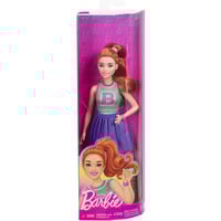 Mattel Muñeca Barbie Fashionista con top de jersey y falda plisada, Muñecos 